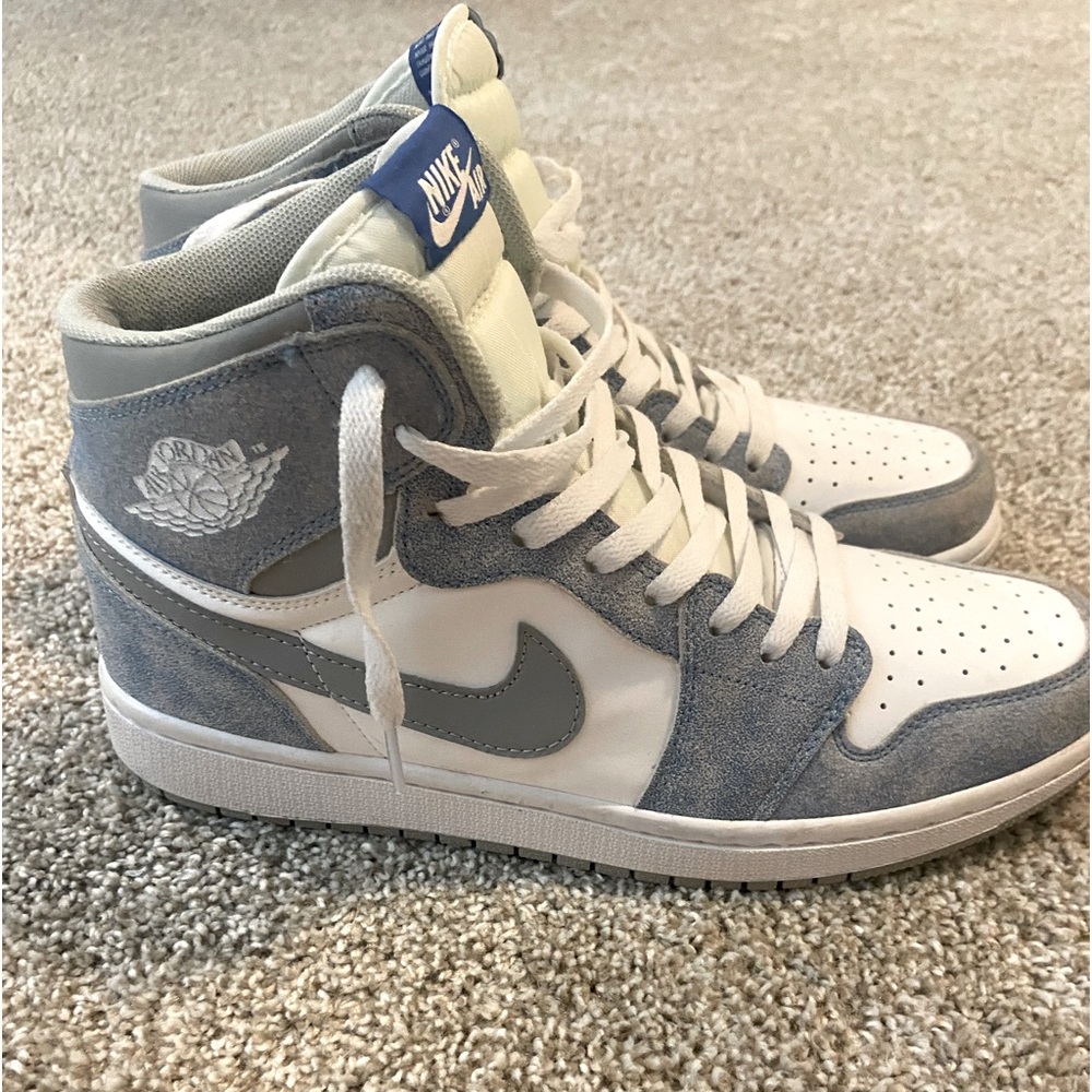 Jordan 1 hyper royal